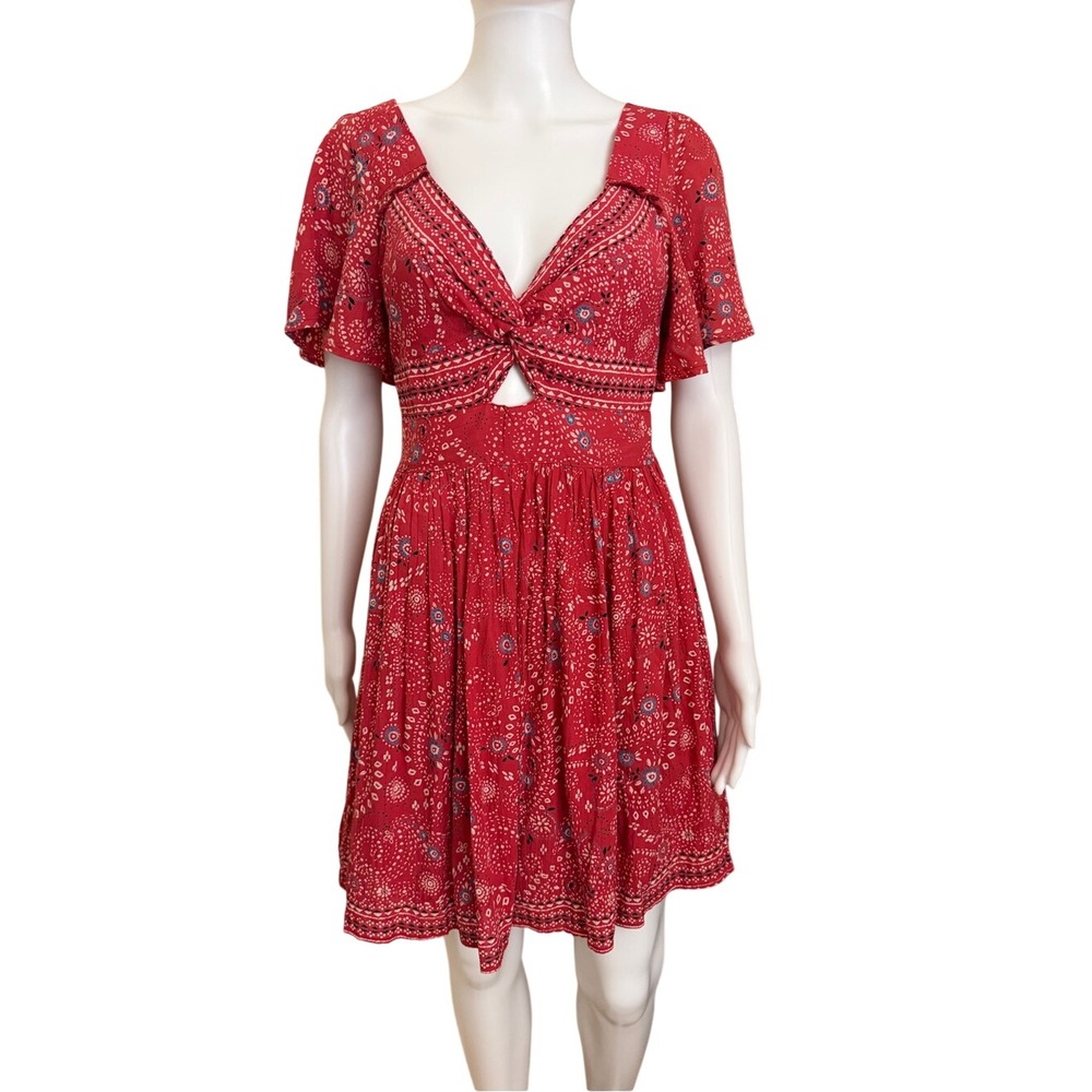 Angie Red Twist Front Peekaboo Cutout Short Sleeve Dress Size Small